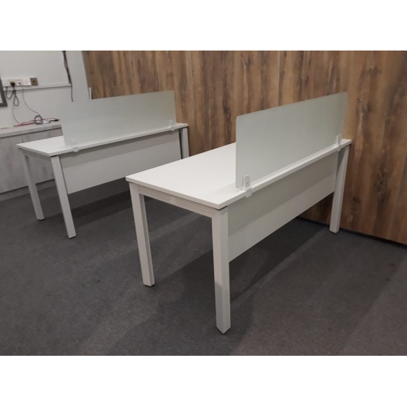 Individual desking system with glass/acrylic panels