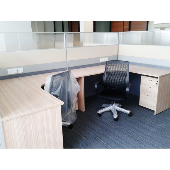 L-shaped compact table with half polycarbonate fabric partition panels