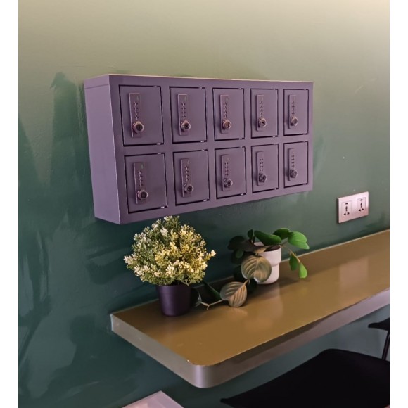 10-compartment handphone locker